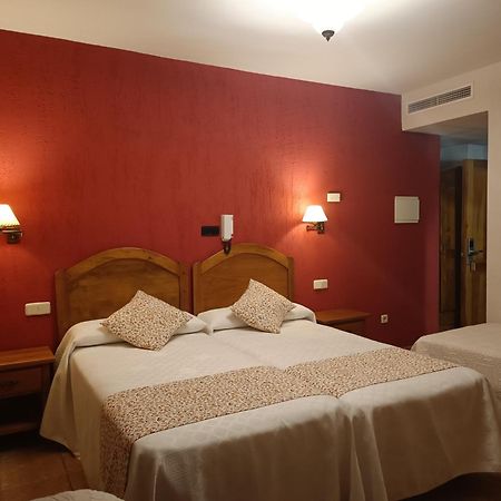 Hostal Decerca Prádena Cameră foto