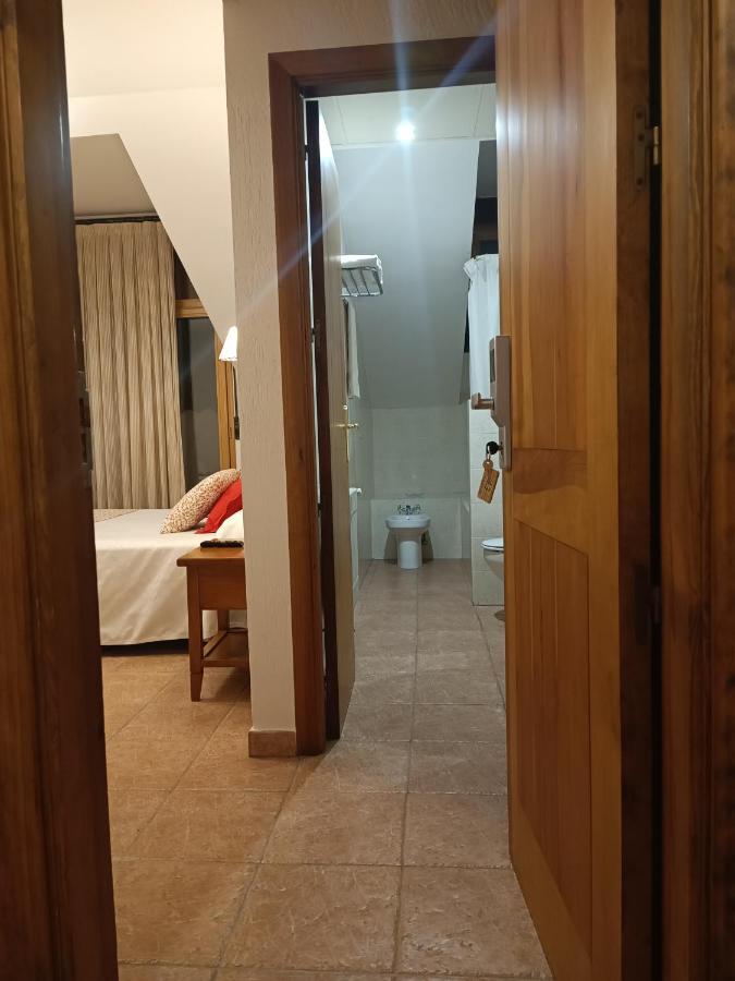 Hostal Decerca Prádena Cameră foto