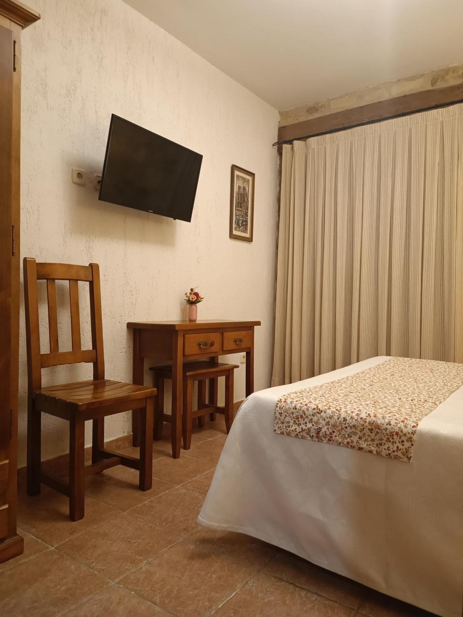 Hostal Decerca Prádena Cameră foto